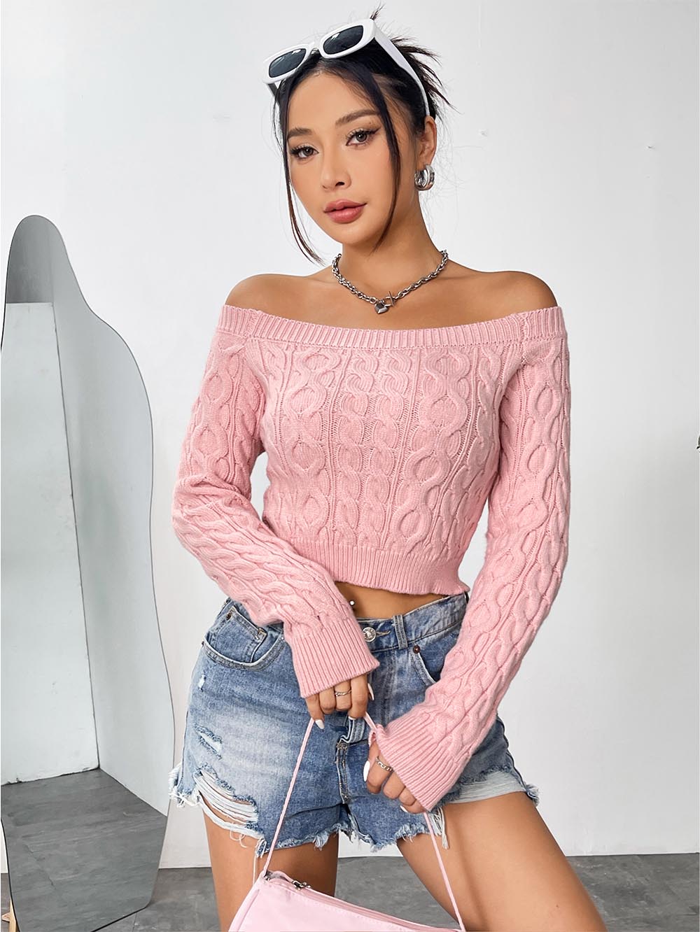 Bare Shoulders Form-Fitting Short Knit Sweater | NCS