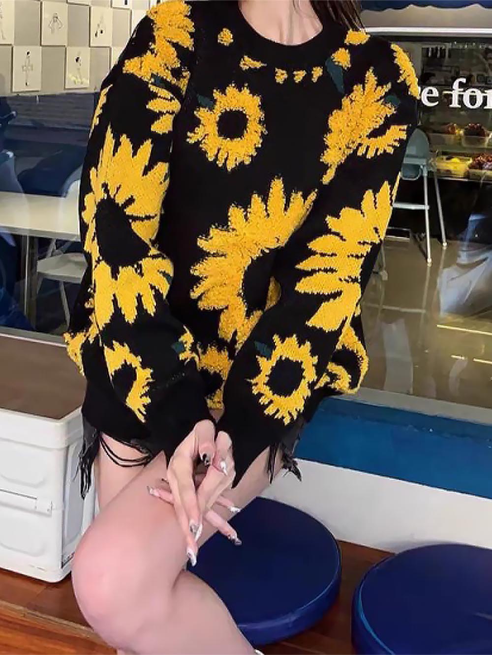 Sunflower Pattern Embroidery Knit Sweater | NCS